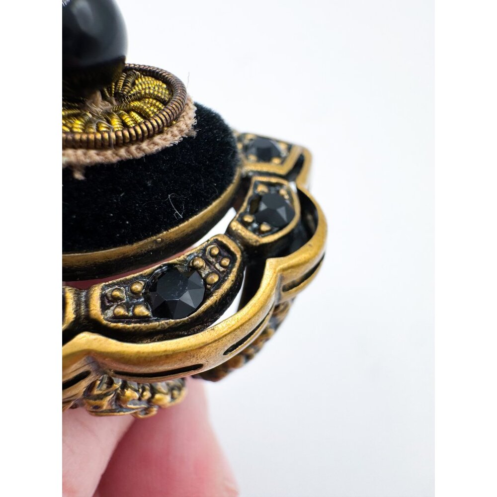 Gucci Velvet & Crystal Pin Cushion Cocktail Ring Size: 6 - Picture 8 of 11